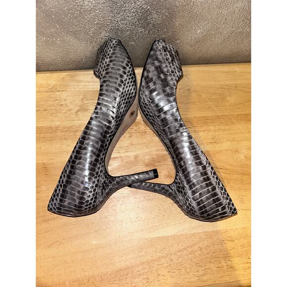 Vince Camuto Kiley Snake Print Peep Toe Heels Gray Black Size 9M 3.5” NWOB - Picture 8 of 13